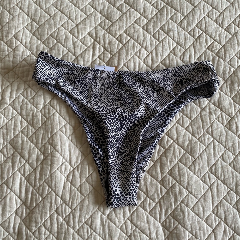 NWT Volcom Bikini Bottoms